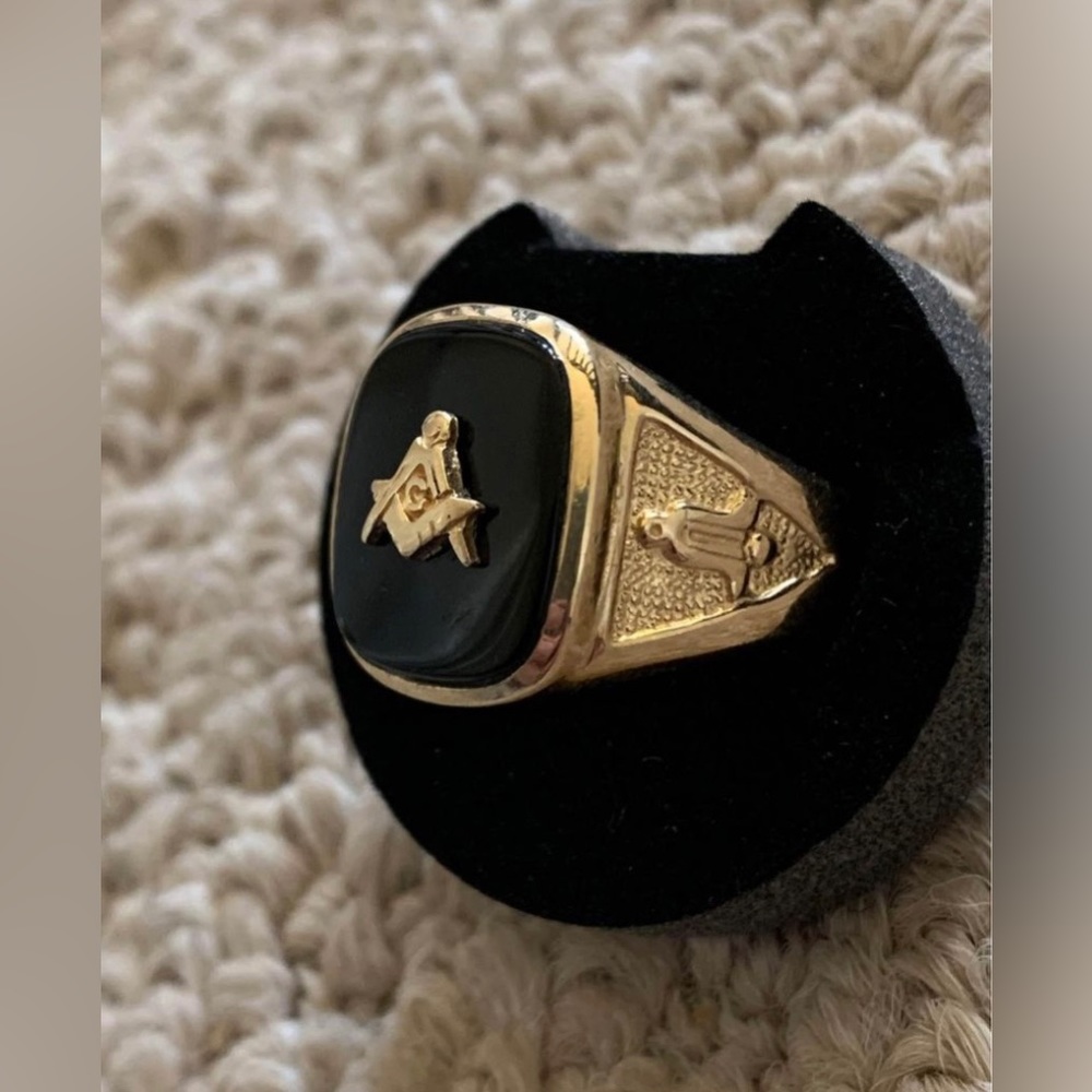 Sold 10k Masonic Gold Ring Size 12//7.1 grams - Picture 2 of 4
